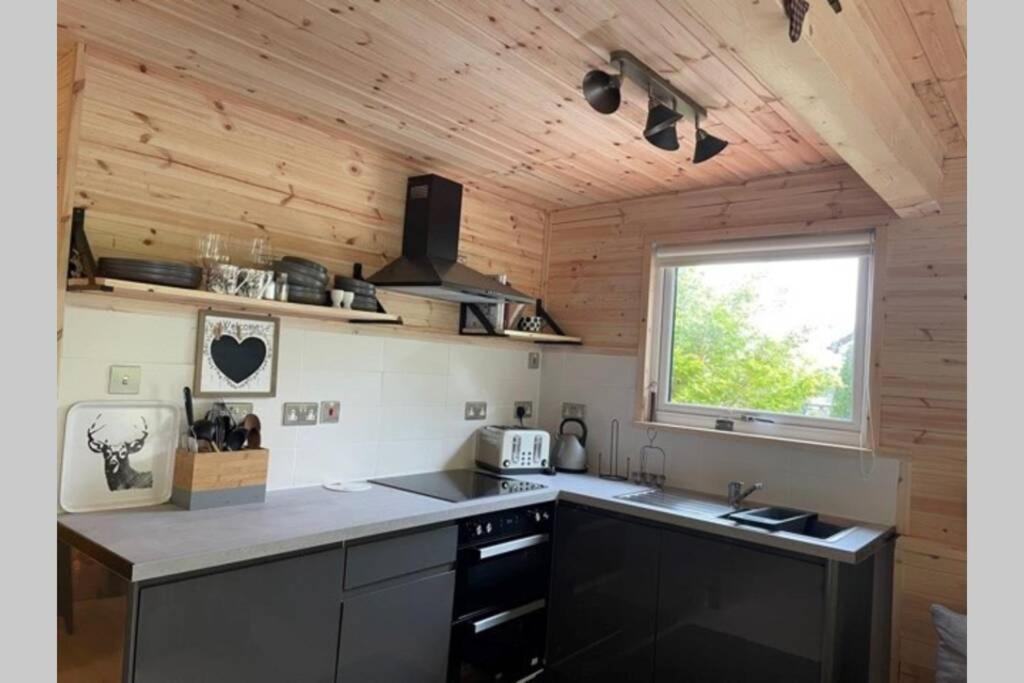 Coorie Doon Cabin! Great Scottish Welcome Форт Аугустус Экстерьер фото